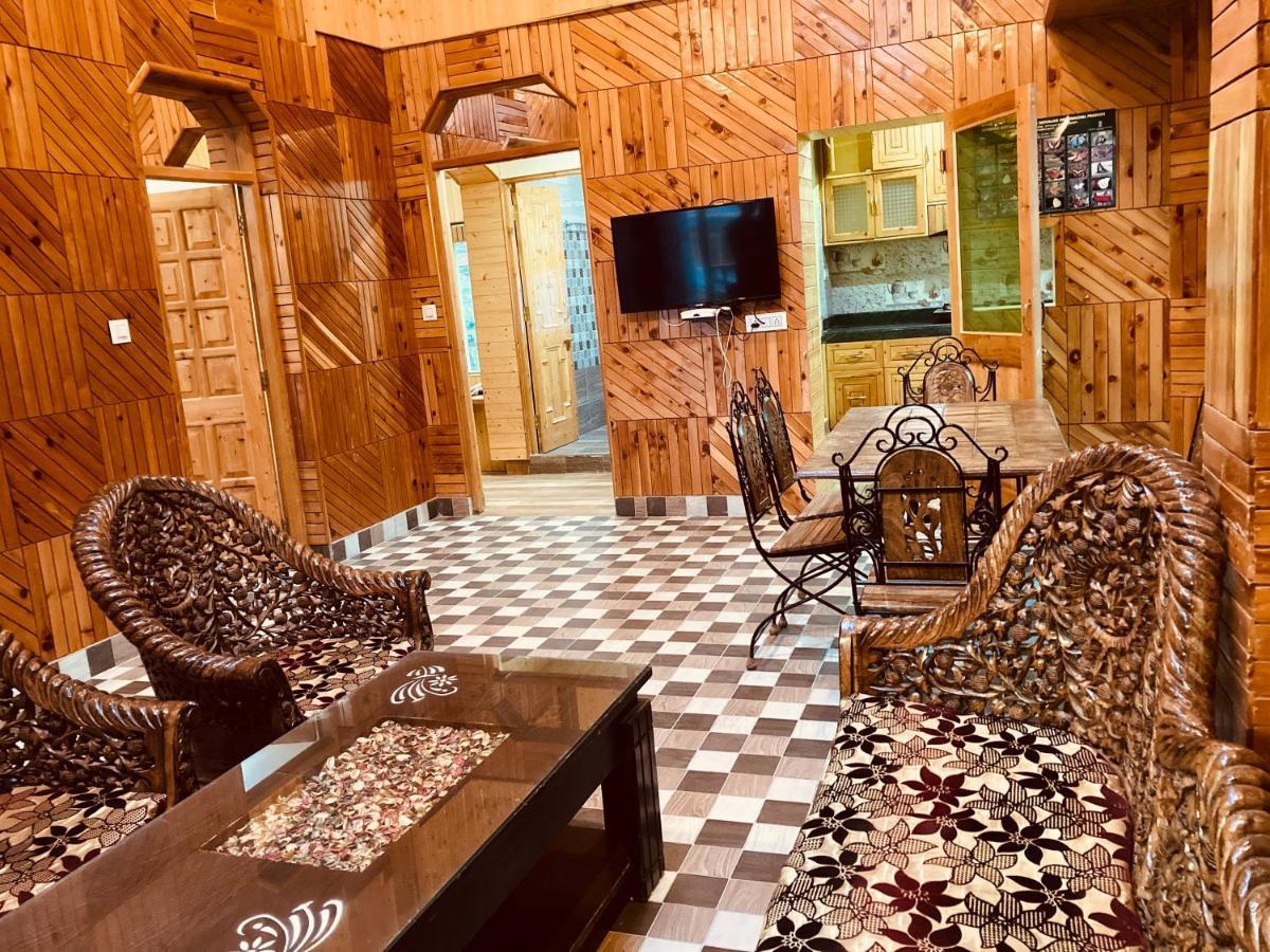 Woods Villa- A Luxury Mountains View Cottages Manāli Buitenkant foto